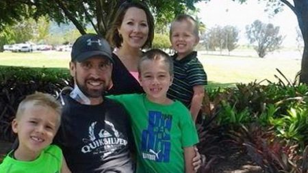 Piloto herido y esposa están animados