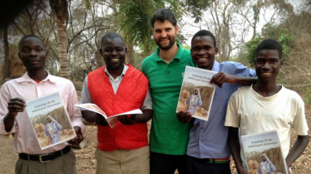 ¡Las biblias en idioma lolo han llegado!