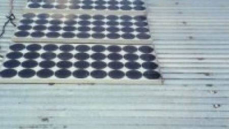 Se necesitan paneles solares y equipos