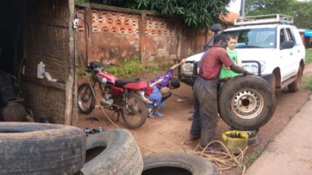 VIAJE POR CARRETERA, AL ESTILO DE ÁFRICA OCCIDENTAL
