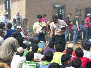 Presentación del Nuevo Testamento a los manjuis