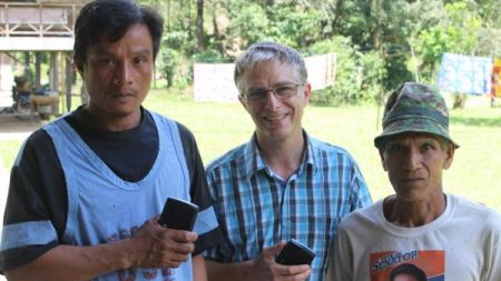 LA PALABRA DE DIOS EN LA MANO