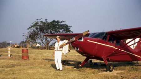 Despegando: Durante mucho tiempo los aviones han contribuido en la labor de alcanzar las etnias –New Tribes Mission de Estados Unidos